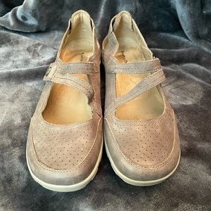 Earth Origins Tan Leather Mary Jane 7.5 Wide